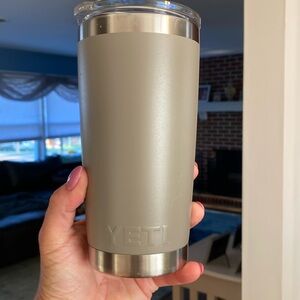 Great used condition gray 20oz yeti cup